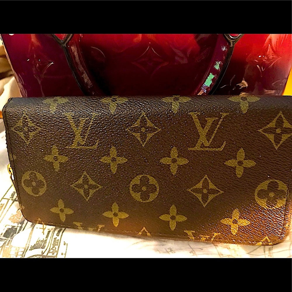 Women’s brown Damier Purse